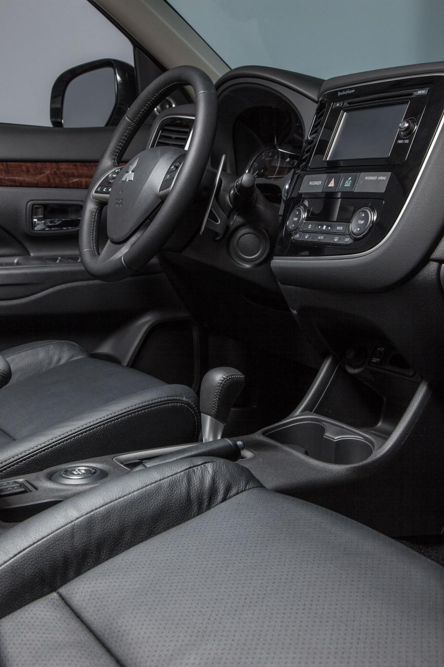  Mitsubishi Outlander 2014 года  (фото 77 из 136)
